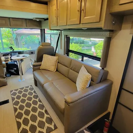 River Safaris, Stationary Class A Motorcoach, Old Homosassa-3